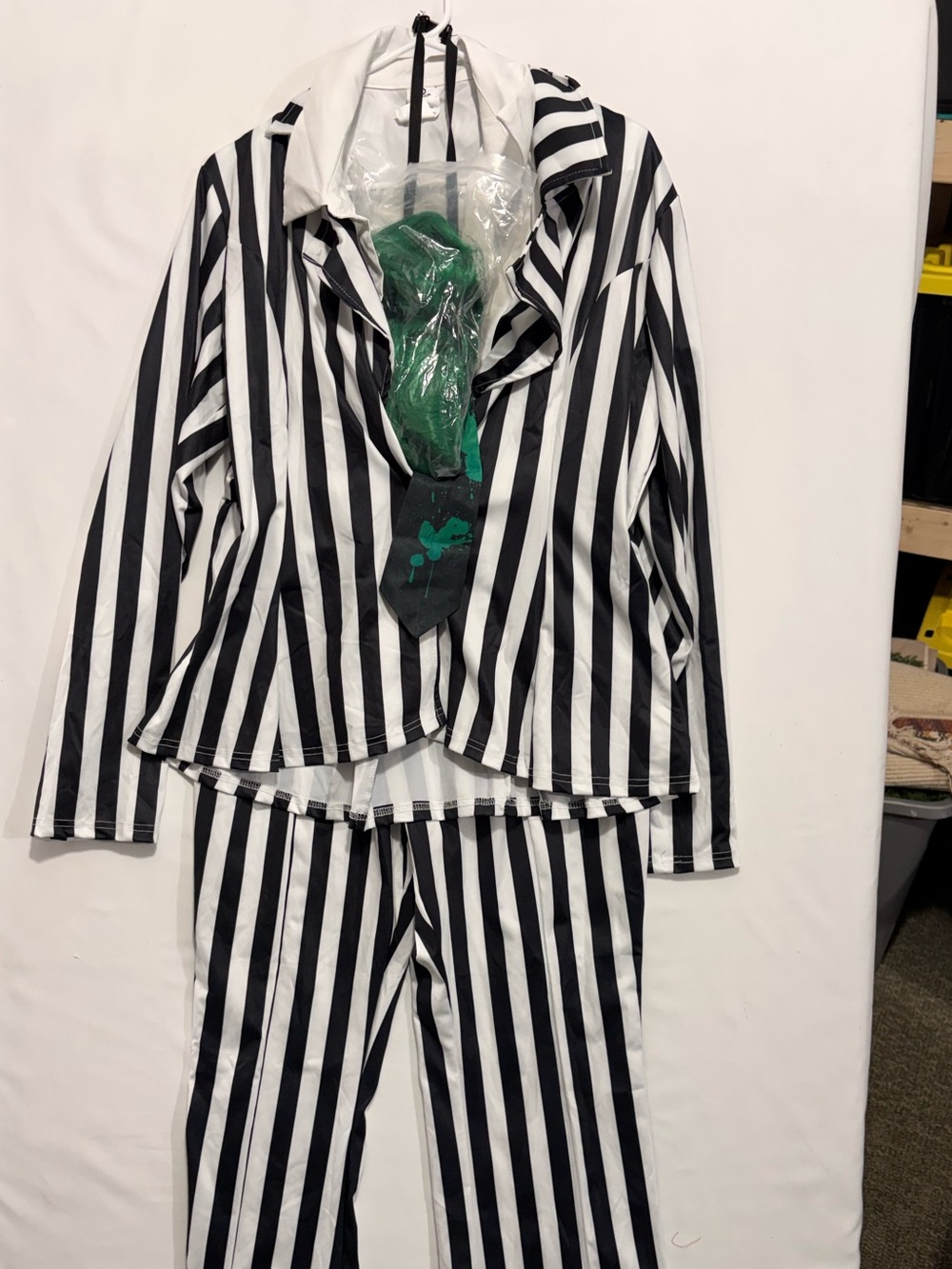 Adult XL Beetlejuice Costume with wig New